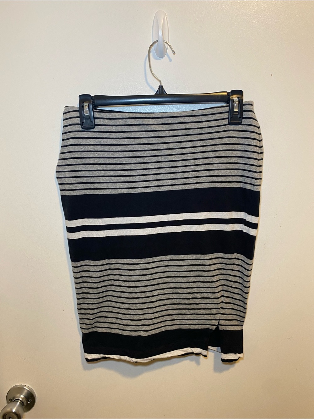 Three Dots Black, Gray and White Striped Pencil Skirt